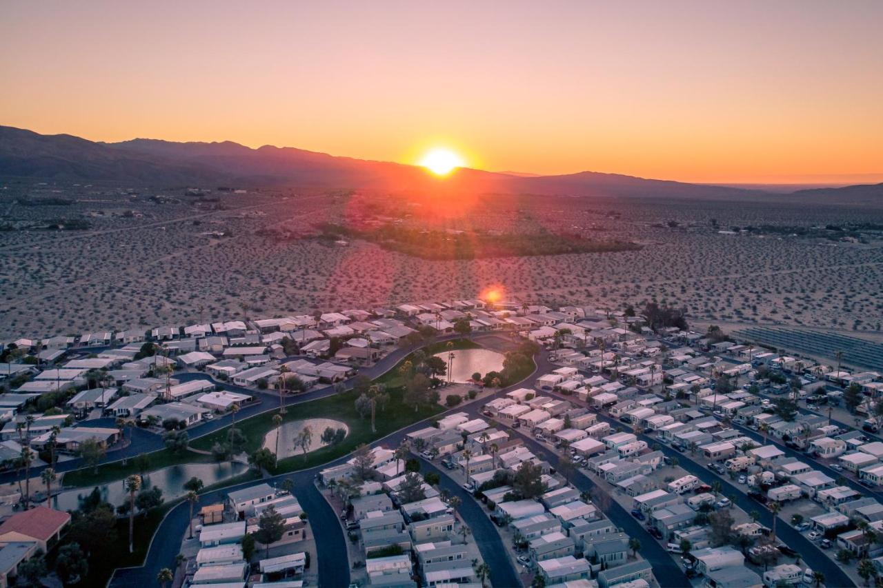 Caliente Springs Mineral Hot Springs Resort-Adults Only Desert Hot Springs Exterior foto